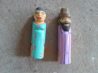casal de bonecos em madeira - Imagem 2