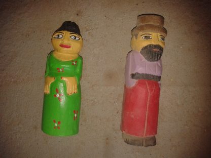 casal de bonecos em madeira