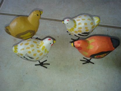 kit 1 galinha caipira com 2 pintinhos - Imagem 3
