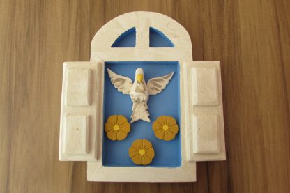 Janelinha Divino Espirito Santo Madeira Com Flores Rústico - Imagem 3