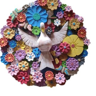 Mandala com divino espírito santo em madeira maciça, medindo 46 cm