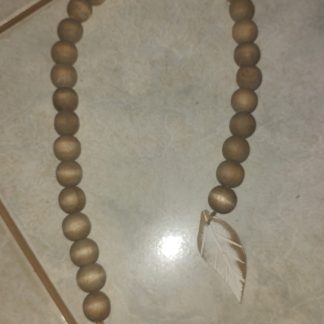 Colar de mesa em madeira maciça, medindo 80 cm