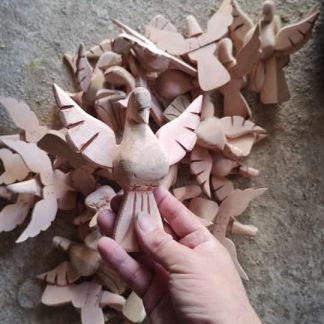 Kit com 5 divinos em madeira maciça, medindo 13 cm
