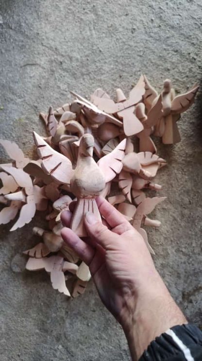 Kit com 15 divinos em madeira maciça, medindo 13 cm