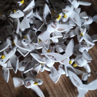 Kit com 5 divinos em madeira maciça, medindo 7 cm.