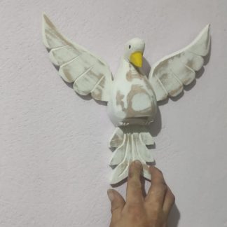 Pomba do divino em madeira, medindo 20 cm