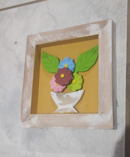 Quadro de flores em madeira maciça, medindo 20 cm