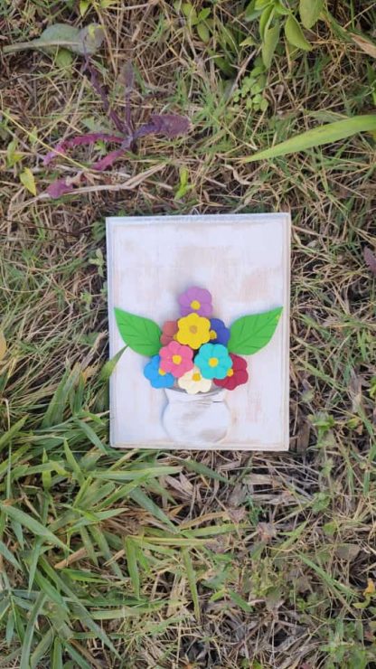 Quadro com flores em madeira maciça, medindo 25 cm
