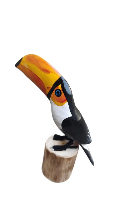 Tucano em madeira maciça, medindo 20 cm