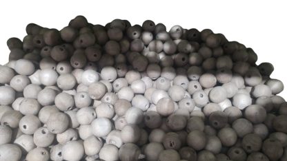 Kit com 80 bolinhas em madeira maciça, vazadas com furo