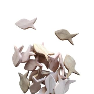 Kit com 8 peixes em madeira maciça, medindo 12 cm