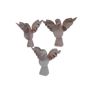 Kit com 3 pombas em madeira maciça, medindo 9 cm