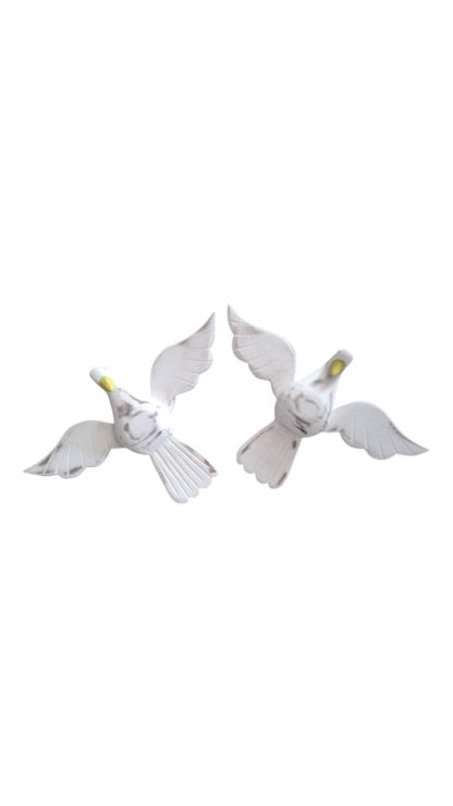 Kit com 2 pombas do divino em madeira maciça, medindo 22 cm