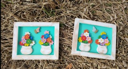 Kit 2 Quadros rústicos com flores em madeira maciça, medindo 30 cm - Imagem 3