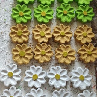 Kit com 20 flores coloridas em madeira maciça, medindo 5,5 cm