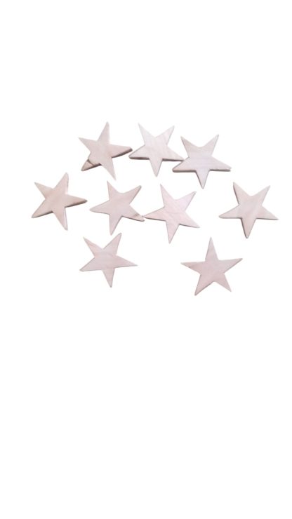 Kit com 3 estrelas em madeira maciça crua, medindo 13 cm